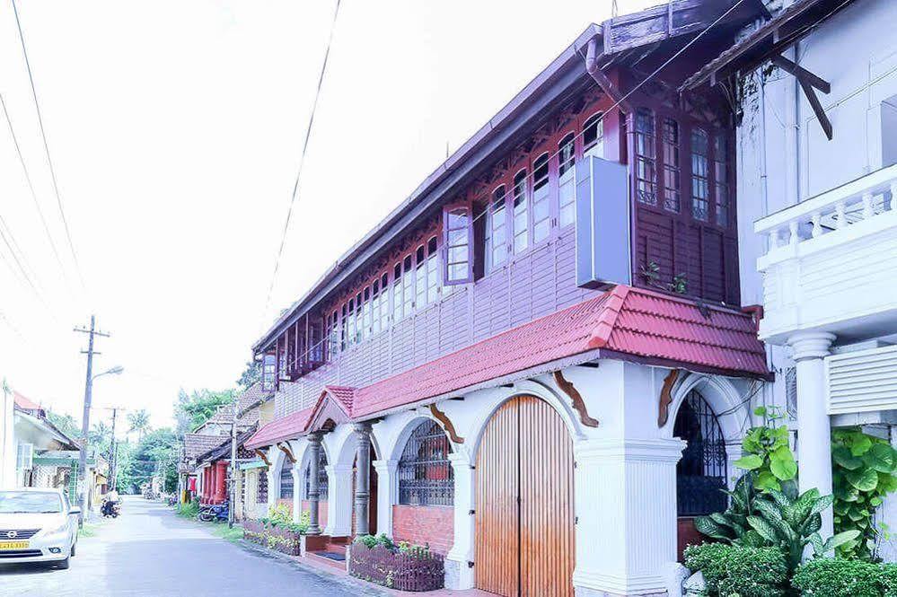 Ferienwohnung Chiramel Residency Kochi Exterior foto