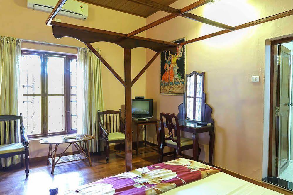 Ferienwohnung Chiramel Residency Kochi Exterior foto
