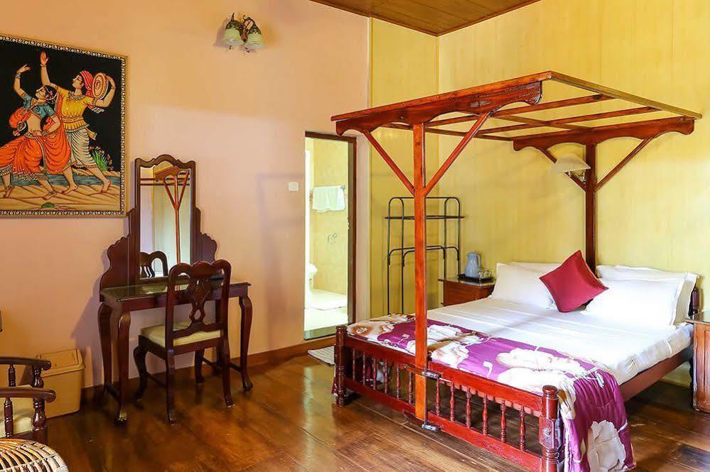Ferienwohnung Chiramel Residency Kochi Exterior foto